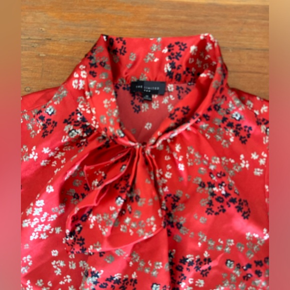 The Limited shiny red sleeveless top, size M - Picture 2 of 6